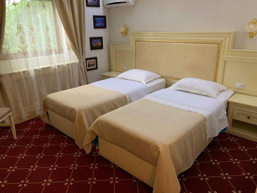 Cazare Plopii Fara Sot Iasi Eksteriør bilde